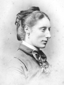 Old photograph of a female sitter.