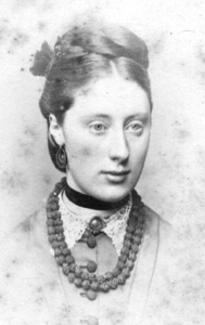 Old photograph of a female sitter.