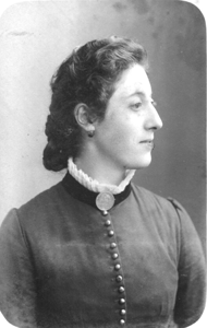 Old photograph of a female sitter.