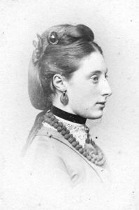 Old photograph of a female sitter.