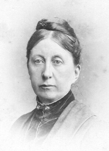 Old photograph of a female sitter.