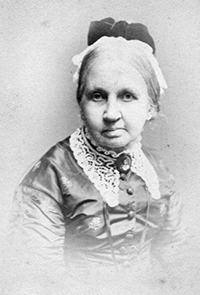 Old photograph of a female sitter.